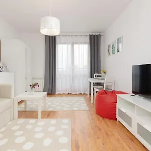 Wola Oasis - Cosy Near Metro Station Warszawa